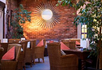 Stanwell House has Balcony rooms