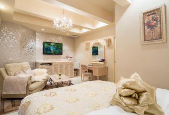 Hotel Star Dust (Adult Only) allows 18 year olds to book a room