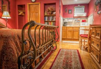 Holiday Lodge on Canyon Lake has Balcony rooms