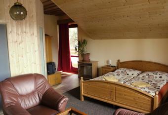 U Certa has rooms with a private hot tub