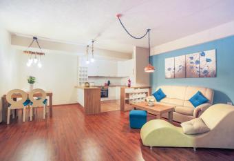 Apartment Dudanovski allows 18 year olds to book a room