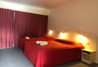 Outback Quarters Motel Hay and Restaurant allows 18 year olds to book a room