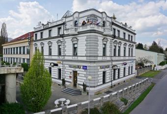 Hotel Cade has Balcony rooms