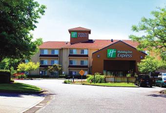 Holiday Inn Express Portland East - Troutdale By IHG allows 18 year olds to book a room