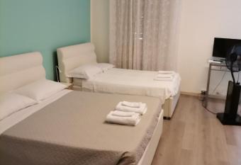 Porto Vecchio ROOMS - Stazione Centrale Trieste allows 18 year olds to book a room
