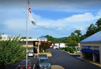 Rodeway Inn allows 18 year olds to book a room