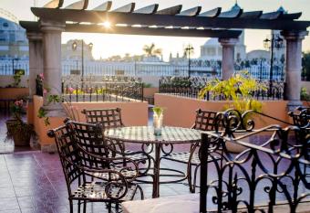 Hotel Colonial de Merida allows 18 year olds to book a room