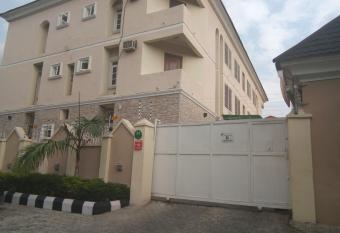 Paris Choice Hotels and Resort (Wuse) has Balcony rooms