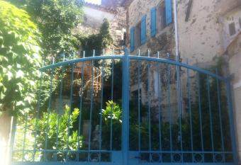 La belle endormie has Balcony rooms