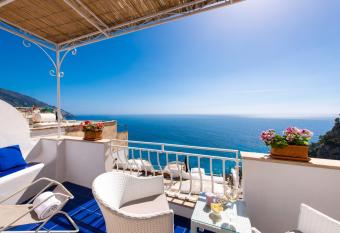 Casa Guadagno has Balcony rooms