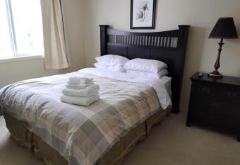 Bright 2BR U/G parking LRT&Transit 1Min Walk has Balcony rooms