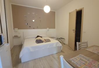 Le camere di Sabrina con bagno in camera allows 18 year olds to book a room