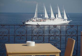 Capri Inn has Balcony rooms