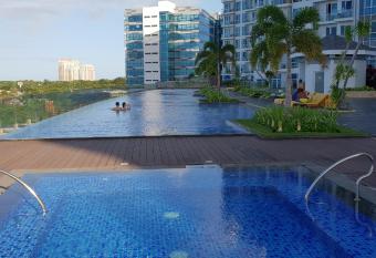 Apartment Sea View at Mactan Newtown has Balcony rooms