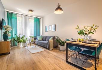 Apartament24 Stare Miasto Wroc  aw allows 18 year olds to book a room