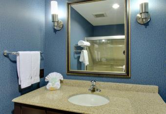 Holiday Inn Houston East-Channelview By IHG has rooms with a private hot tub