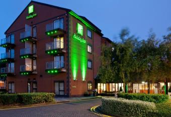 Holiday Inn Hull Marina, an IHG Hotel allows 18 year olds to book a room