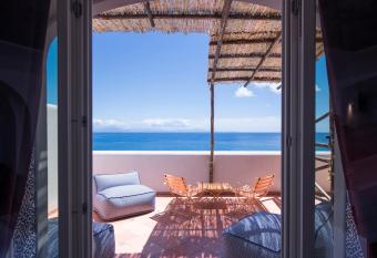 Villa Bossa has Balcony rooms