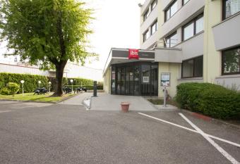 ibis Chambery allows 18 year olds to book a room
