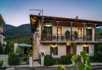 Studio Iviscos has Balcony rooms