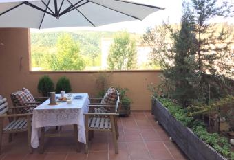 BIOK Ainsa Ordesa-Monte Perdido  allows 18 year olds to book a room