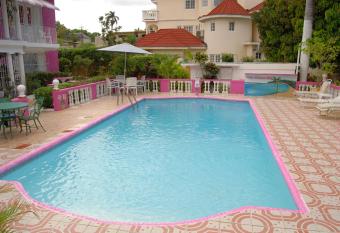 Pink Hibiscus Bed and Breakfast has Smoking/Balcony rooms