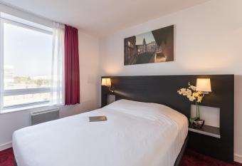 Zenitude H  tel-R  sidences Toulouse Fluvia allows 18 year olds to book a room