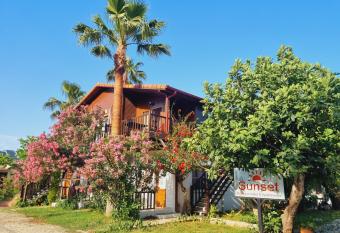 Sunset Boutique Hotel & Apartments has Balcony rooms