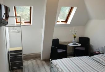 Landhotel Sonnenschein allows 18 year olds to book a room