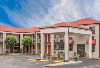 Super 8 by Wyndham Bryant Little Rock Area has Smoking rooms