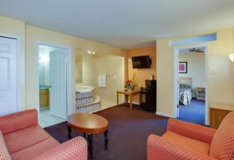 Master Suites Hotel has Smoking/Balcony rooms