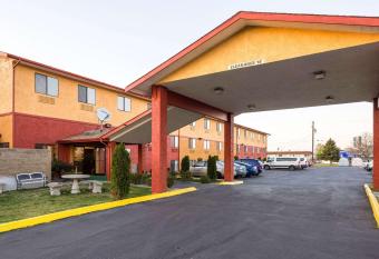 Quality Inn allows 18 year olds to book a room