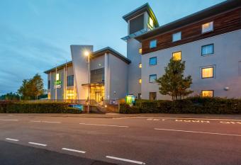 Holiday Inn Express Walsall M6, J10, an IHG Hotel allows 18 year olds to book a room