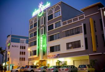 Alami Garden Hotel allows 18 year olds to book a room