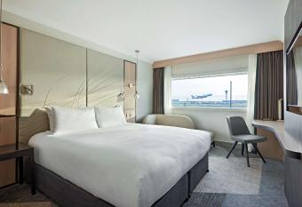 Hyatt Place London Heathrow Airport allows 18 year olds to book a room