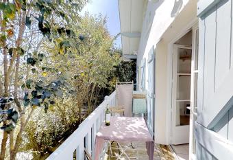 Villa Blanche Appartement le Capitaine has Balcony rooms