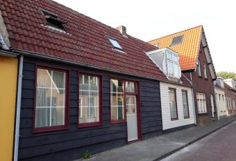 Het Zwaantje allows 18 year olds to book a room