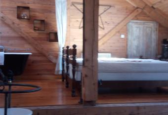 Au c  ur de saint Agr  ve - Chambres d h  tes allows 18 year olds to book a room