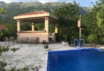 Guest house Duletic has Smoking/Balcony rooms