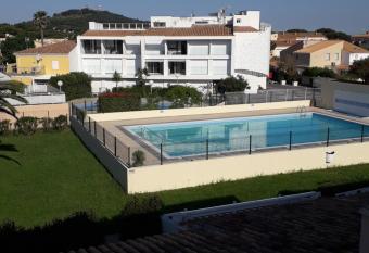 Chambres d Hotes Village Naturiste Cap d Agde allows 18 year olds to book a room