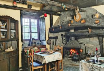 Hotel Casa de D  az allows 18 year olds to book a room