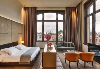 Conservatorium Hotel has Balcony rooms