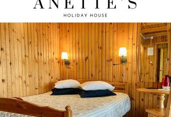 Anette s Holiday House allows 18 year olds to book a room