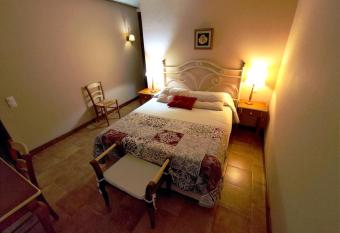 Hotel Albarr  n allows 18 year olds to book a room