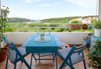 Lungo Mare has Balcony rooms
