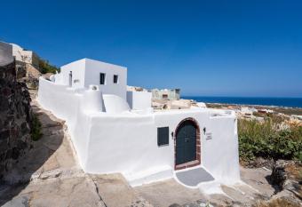 Caves 1880 allows 18 year olds to book a room