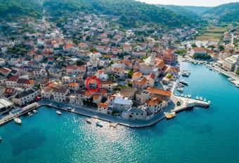 Apartments by the sea Pucisca, Brac - 15381 has Balcony rooms