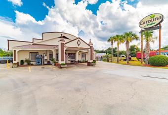 Carolina Lodge has Smoking rooms