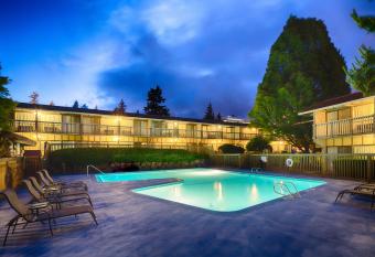 Red Lion Hotel Bellevue has Balcony rooms