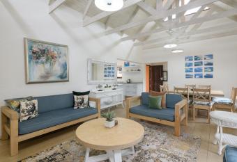 San Lameer Villa 2702 - Four bedroom Superior - 8 pax - San Lameer Rental Agency has Balcony rooms